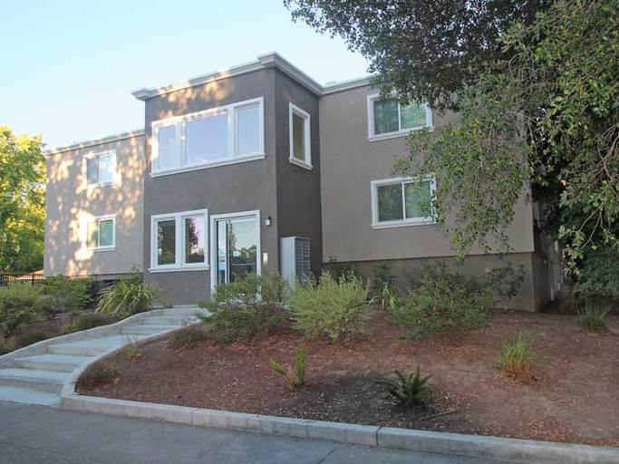 120 - 122 East Creek Drive | Vittoria Management