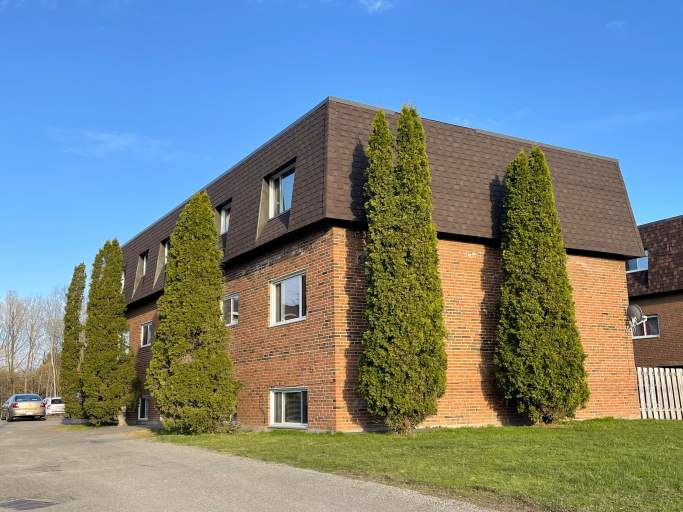 Lilac Place Apartments For Rent Williams & McDaniel