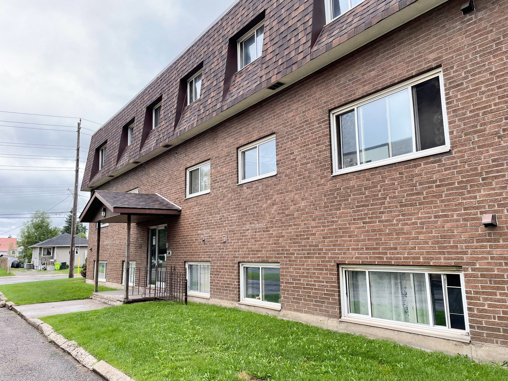 Hawthorn Place Apartments For Rent Williams & McDaniel