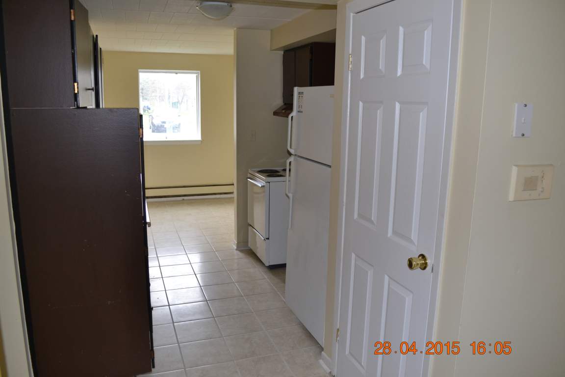 Courtyards of Parkway Apartments Meadowbrook Lane, Windsor, ON York