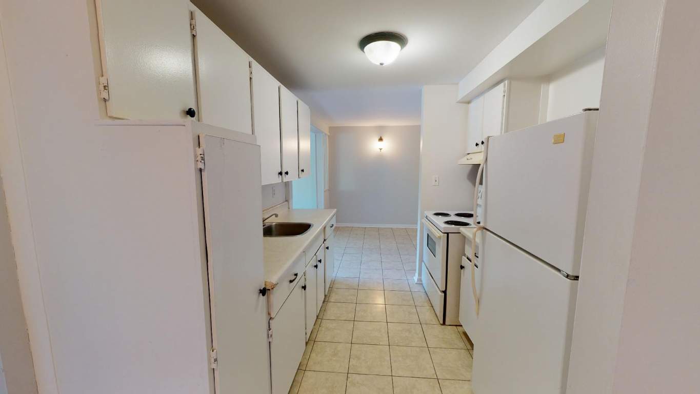 Courtyards of Parkway Apartments Meadowbrook Lane, Windsor, ON York