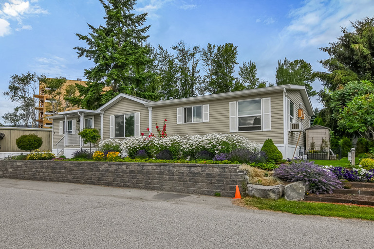 Village Green Community Featured Properties