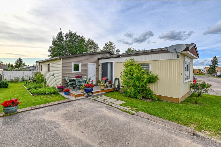 Lakelet Estates Featured Properties