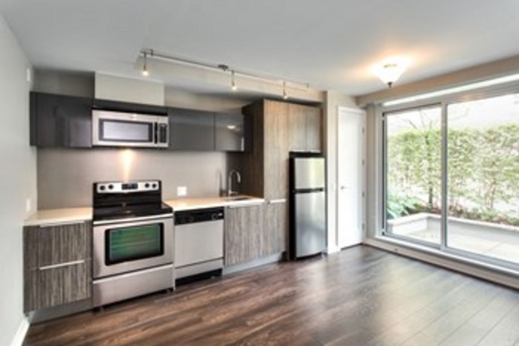 Scenic Drive Apartments - Kitchen