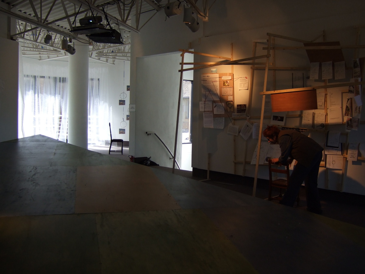 https://lynnbook.s3.amazonaws.com/flat_media/ReNext_2007_WS-SECCA_perf-exhib_exhibitionshots02.jpg