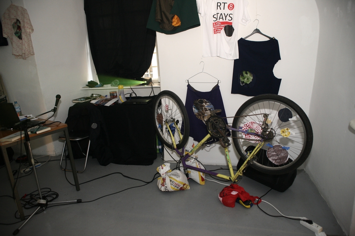 https://lynnbook.s3.amazonaws.com/flat_media/SongSpot_2010_Slovenia-Artstays_installation_processdoc01.JPG https://lynnbook.s3.amazonaws.com/flat_media/SongSpot_2010_Slovenia-Artstays_installation_processdoc01.JPG