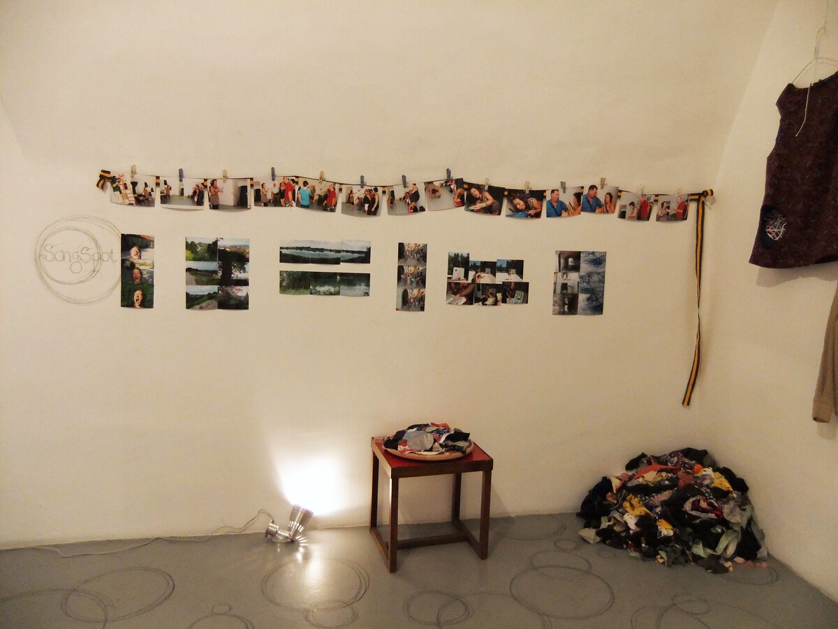 https://lynnbook.s3.amazonaws.com/flat_media/SongSpot_2010_Slovenia-Artstays_installation_photodoc07.jpg