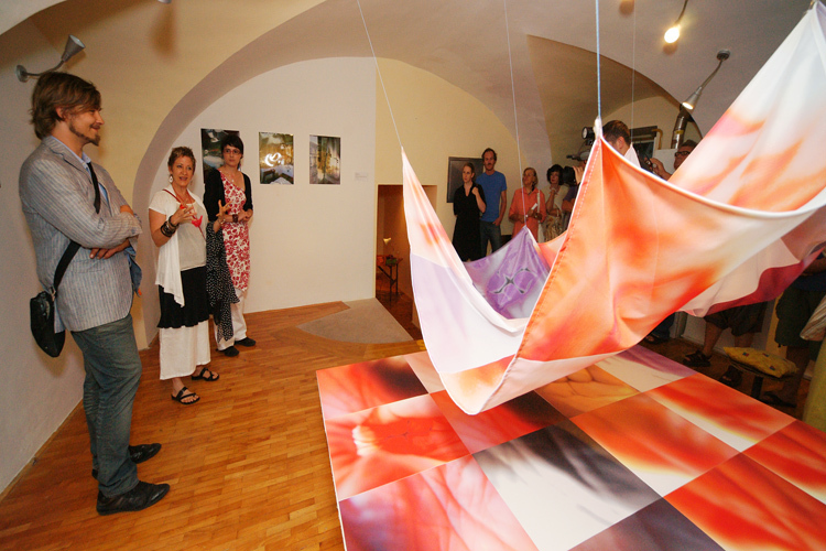 https://lynnbook.s3.amazonaws.com/flat_media/Organomics_2011_Sloven-Artstays_soundinstall_photo02.jpg https://lynnbook.s3.amazonaws.com/flat_media/Organomics_2011_Sloven-Artstays_soundinstall_photo02.jpg