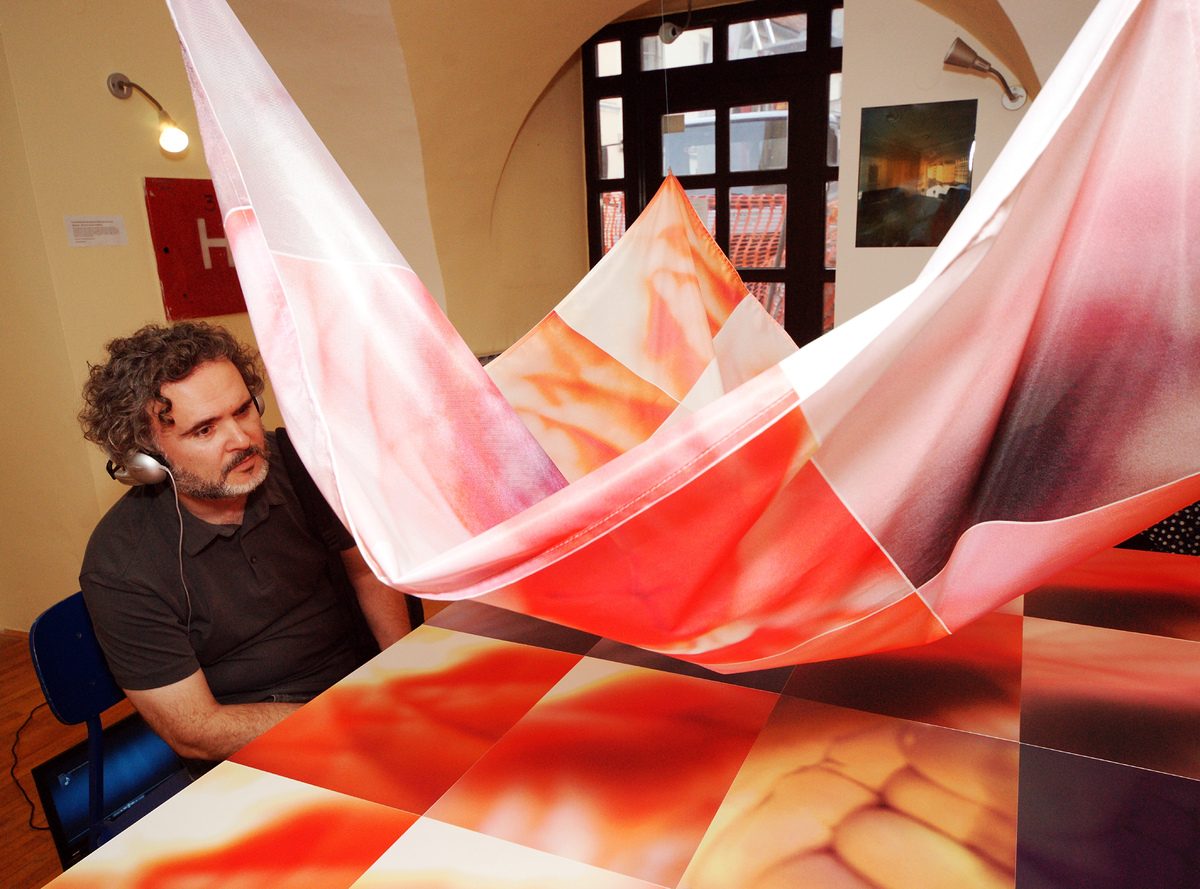 https://lynnbook.s3.amazonaws.com/flat_media/Organomics_2011_Sloven-Artstays_soundinstall_photo03.jpg https://lynnbook.s3.amazonaws.com/flat_media/Organomics_2011_Sloven-Artstays_soundinstall_photo03.jpg