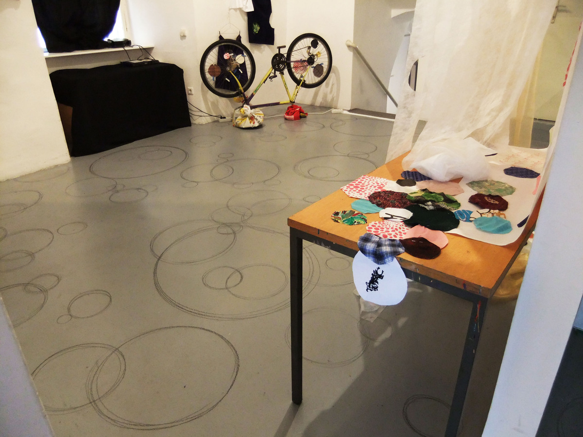 https://lynnbook.s3.amazonaws.com/flat_media/SongSpot_2010_Slovenia-Artstays_installation_photodoc05.jpg