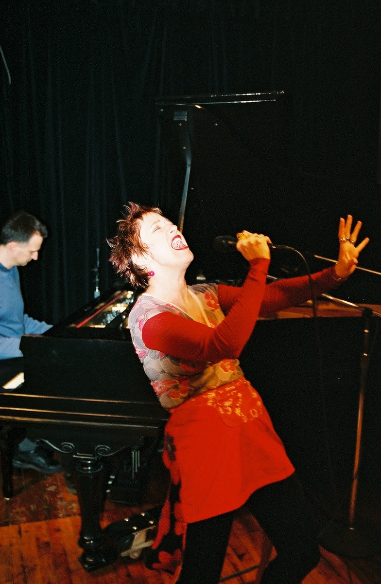 https://lynnbook.s3.amazonaws.com/flat_media/notesondes_2003_NYC-Roulette_conperf_photodoc21a.jpg https://lynnbook.s3.amazonaws.com/flat_media/notesondes_2003_NYC-Roulette_conperf_photodoc21a.jpg