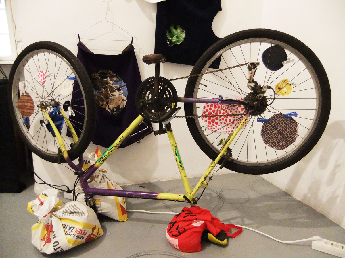 https://lynnbook.s3.amazonaws.com/flat_media/SongSpot_2010_Slovenia-Artstays_installation_photodoc06.jpg