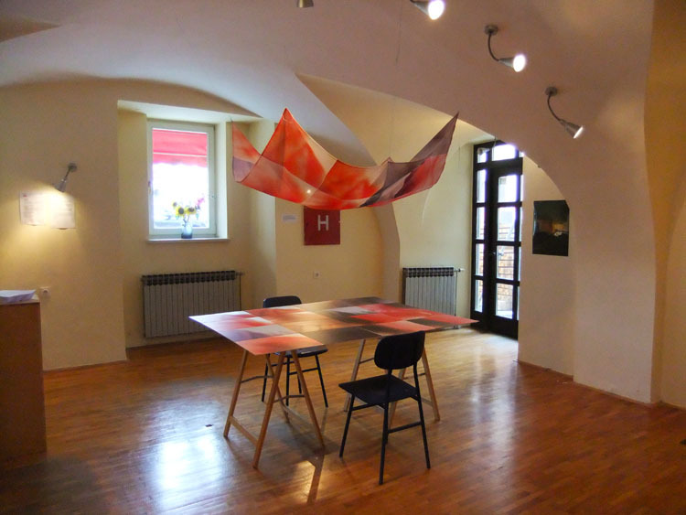 https://lynnbook.s3.amazonaws.com/flat_media/Organomics_2011_Sloven-Artstays_soundinstall_photo01.jpg https://lynnbook.s3.amazonaws.com/flat_media/Organomics_2011_Sloven-Artstays_soundinstall_photo01.jpg