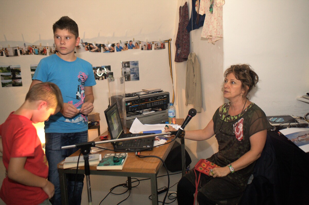 https://lynnbook.s3.amazonaws.com/flat_media/SongSpot_2010_Slovenia-Artstays_multperf_fin_photodoc04.jpg https://lynnbook.s3.amazonaws.com/flat_media/SongSpot_2010_Slovenia-Artstays_multperf_fin_photodoc04.jpg