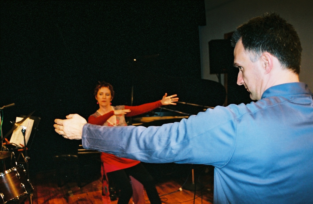https://lynnbook.s3.amazonaws.com/flat_media/notesondes_2003_NYC-Roulette_conperf_photodoc13.jpg https://lynnbook.s3.amazonaws.com/flat_media/notesondes_2003_NYC-Roulette_conperf_photodoc13.jpg