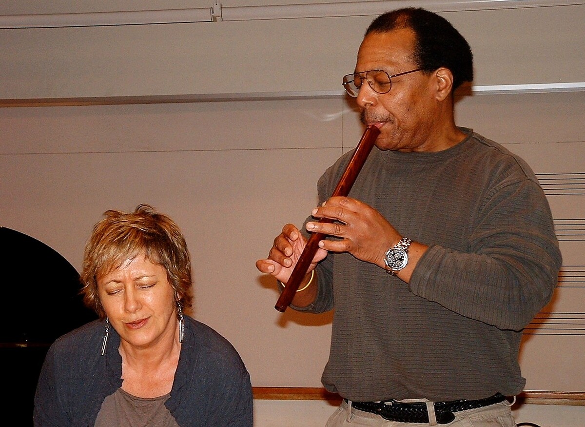 https://lynnbook.s3.amazonaws.com/flat_media/Book-Robeson_2009_WS-BetaVerde_RichLynnflute02.jpg