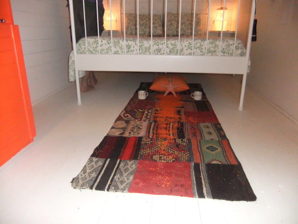 https://lynnbook.s3.amazonaws.com/flat_media/Chimaera_2014_Turkey_install_photodoc16.jpg