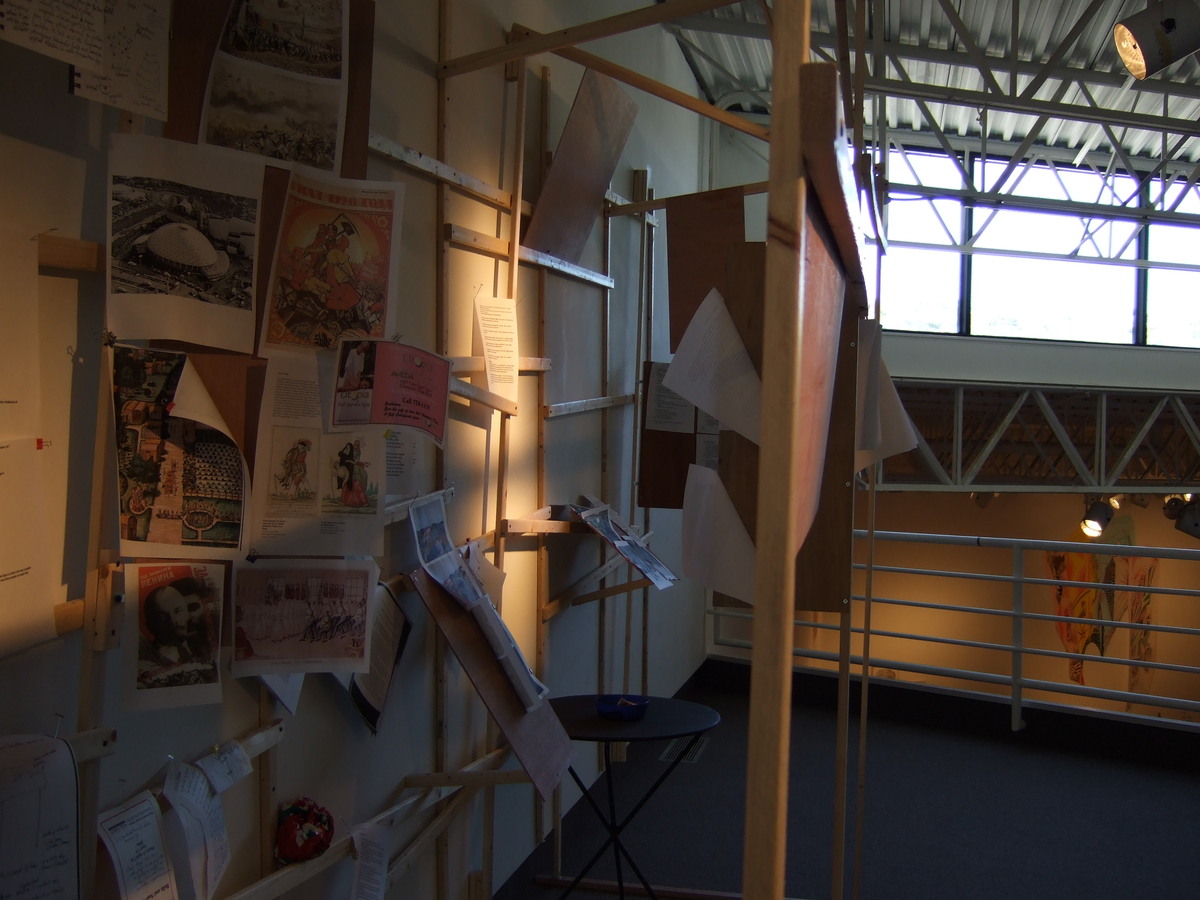 https://lynnbook.s3.amazonaws.com/flat_media/ReNext_2007_WS-SECCA_perf-exhib_exhibitionshots35.jpg