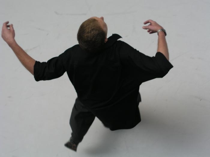 https://lynnbook.s3.amazonaws.com/flat_media/MakingNew_2008_OKZ-Linz_TIworkshopperf_photo15.JPG
