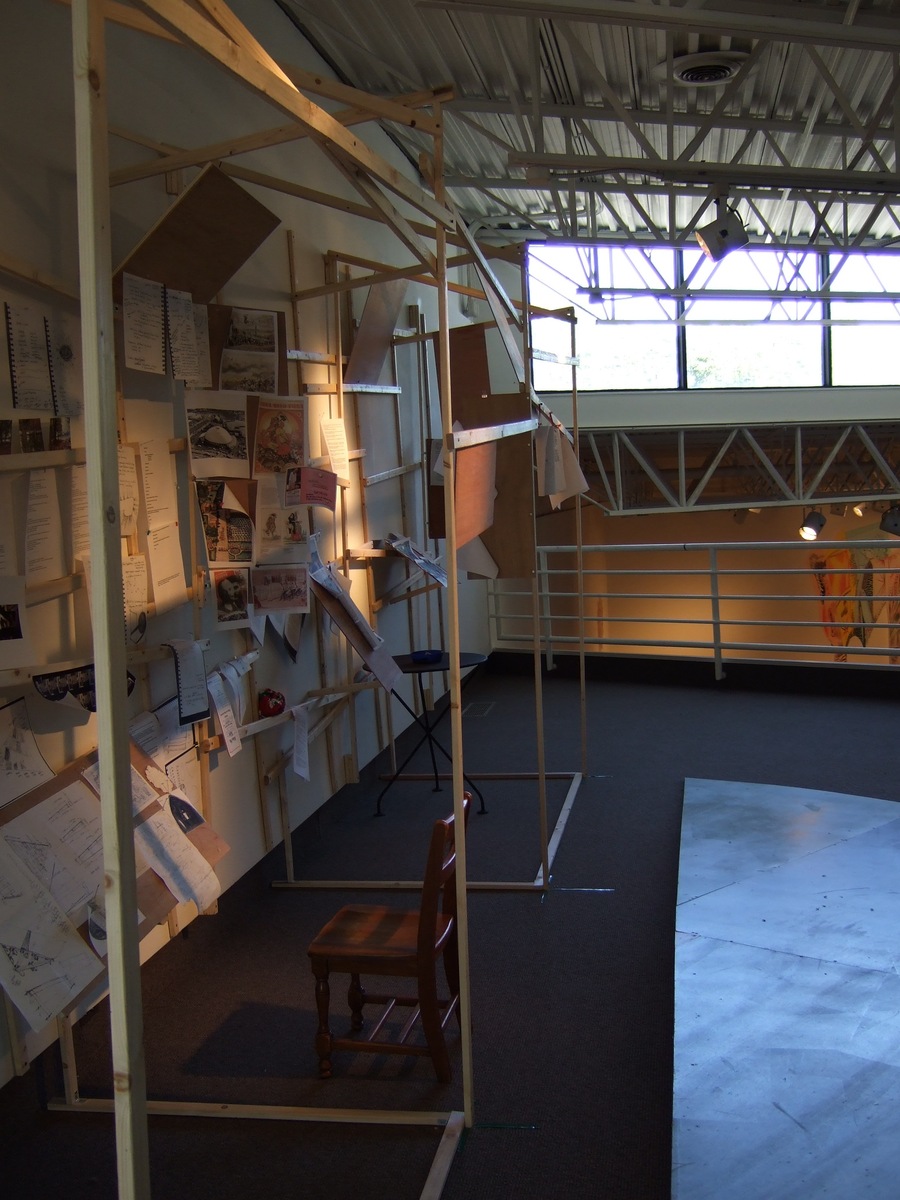 https://lynnbook.s3.amazonaws.com/flat_media/ReNext_2007_WS-SECCA_perf-exhib_exhibitionshots10.jpg