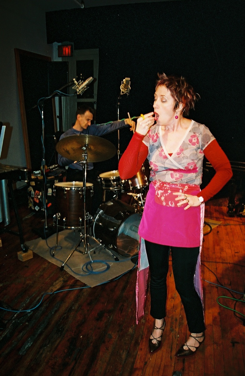 https://lynnbook.s3.amazonaws.com/flat_media/notesondes_2003_NYC-Roulette_conperf_photodoc02.jpg https://lynnbook.s3.amazonaws.com/flat_media/notesondes_2003_NYC-Roulette_conperf_photodoc02.jpg