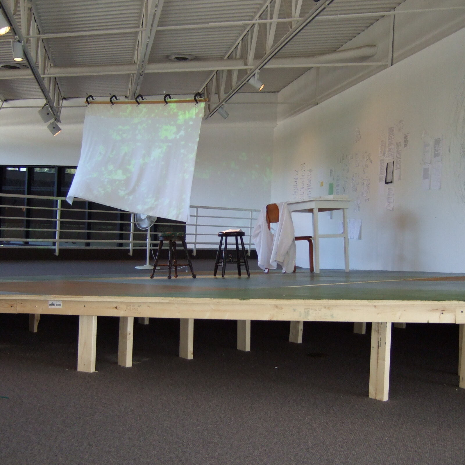 https://lynnbook.s3.amazonaws.com/flat_media/ReNext_2007_WS-SECCA_perf-exhib_exhibitionshots42.jpg