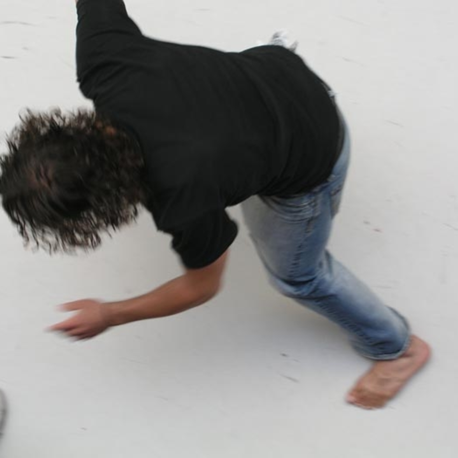 https://lynnbook.s3.amazonaws.com/flat_media/MakingNew_2008_OKZ-Linz_TIworkshopperf_photo09.JPG