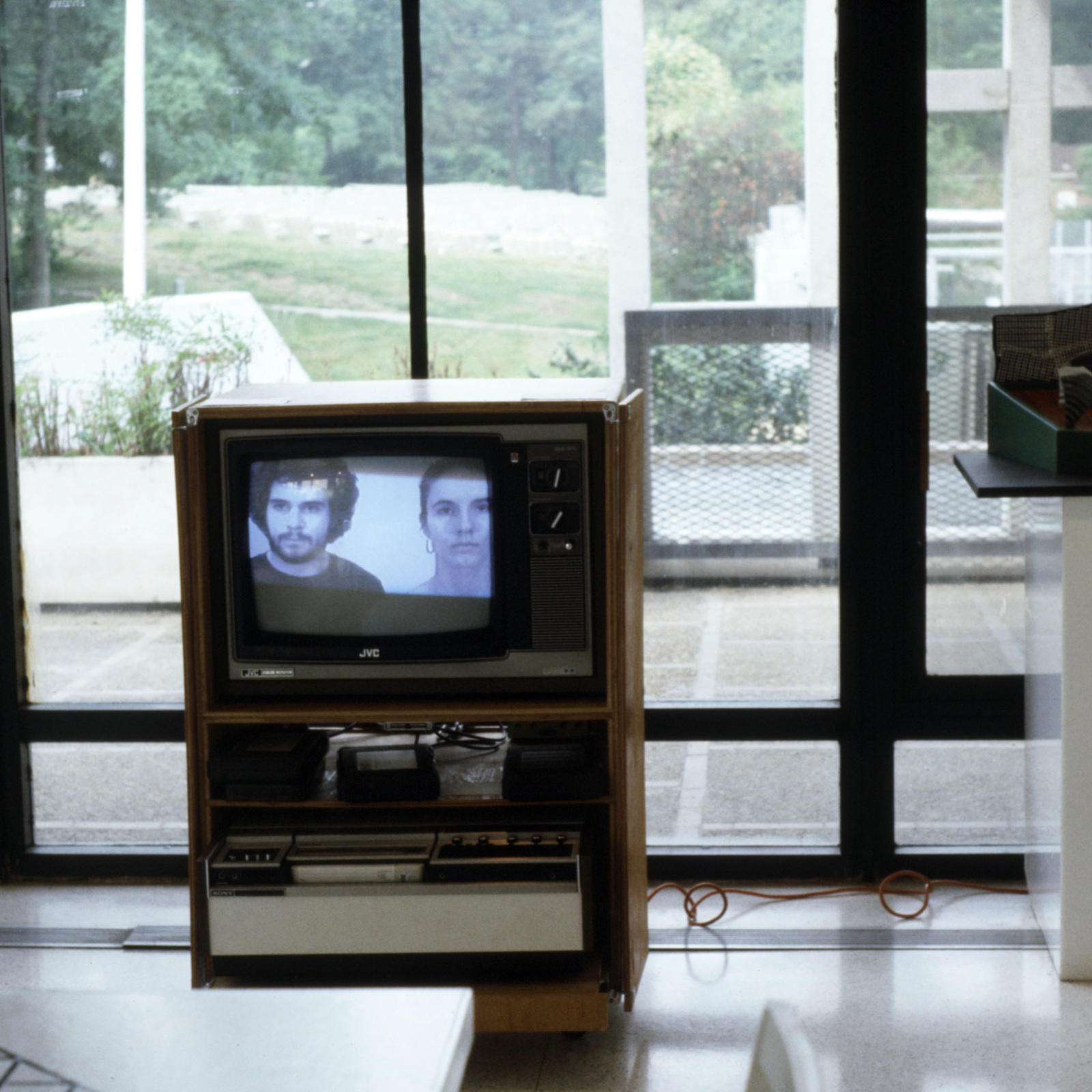 https://lynnbook.s3.amazonaws.com/flat_media/PrivateScreening-exh_1982_Mphs_MAA_photoslide07.jpg
