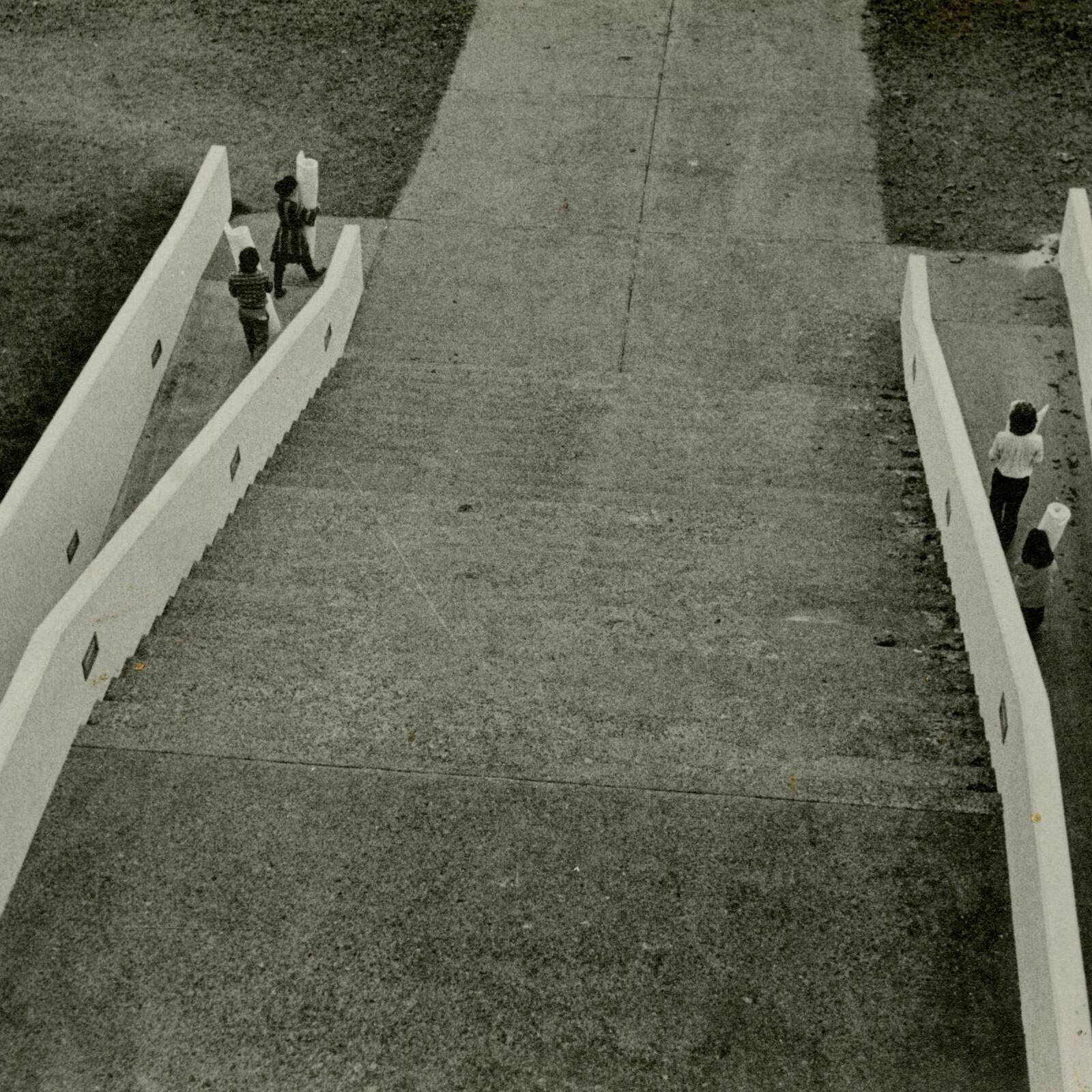 Advance and Stack I, 1978, Mphs, Memphis College of Art, site specific performance, photo documentation 07