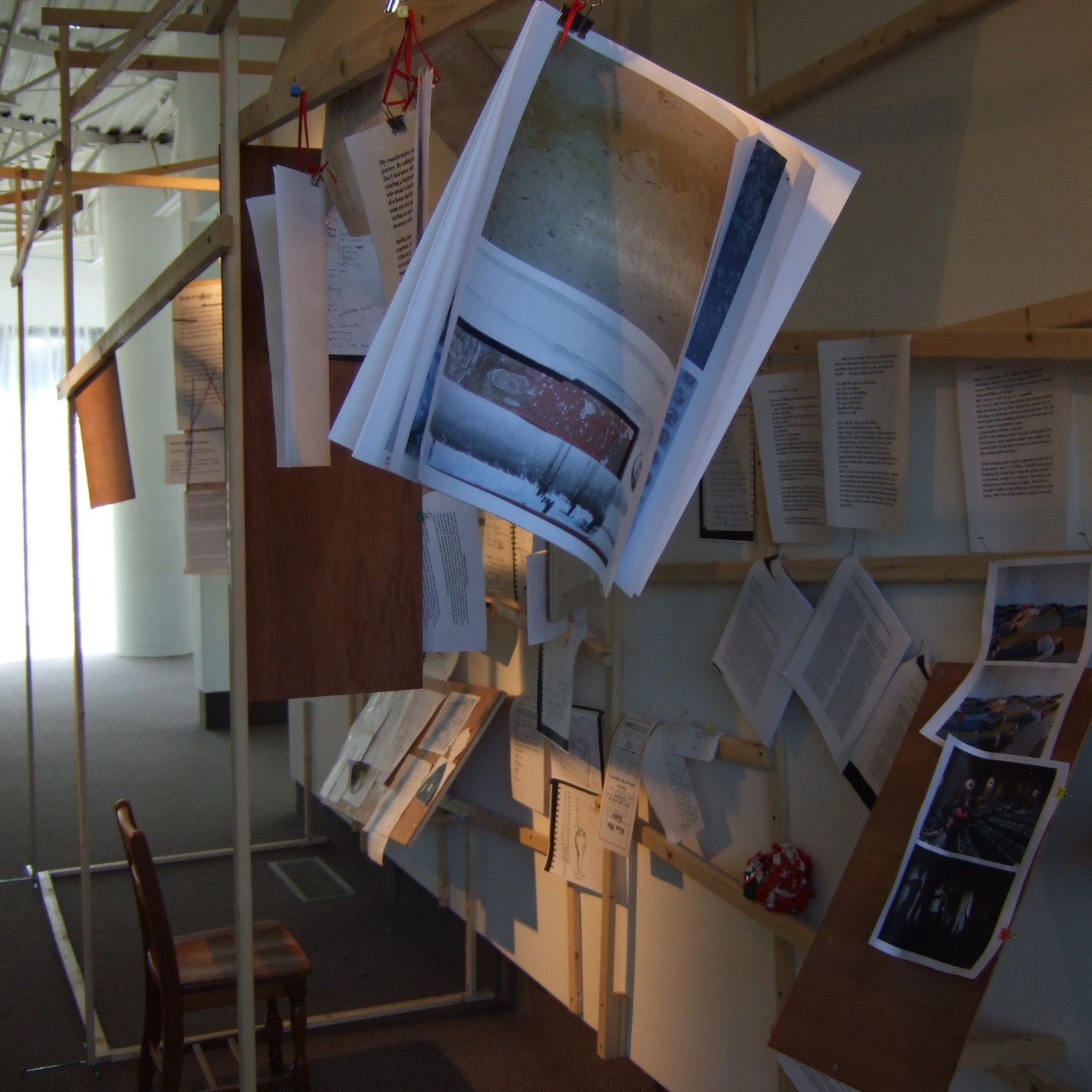 https://lynnbook.s3.amazonaws.com/flat_media/ReNext_2007_WS-SECCA_perf-exhib_exhibitionshots28.jpg