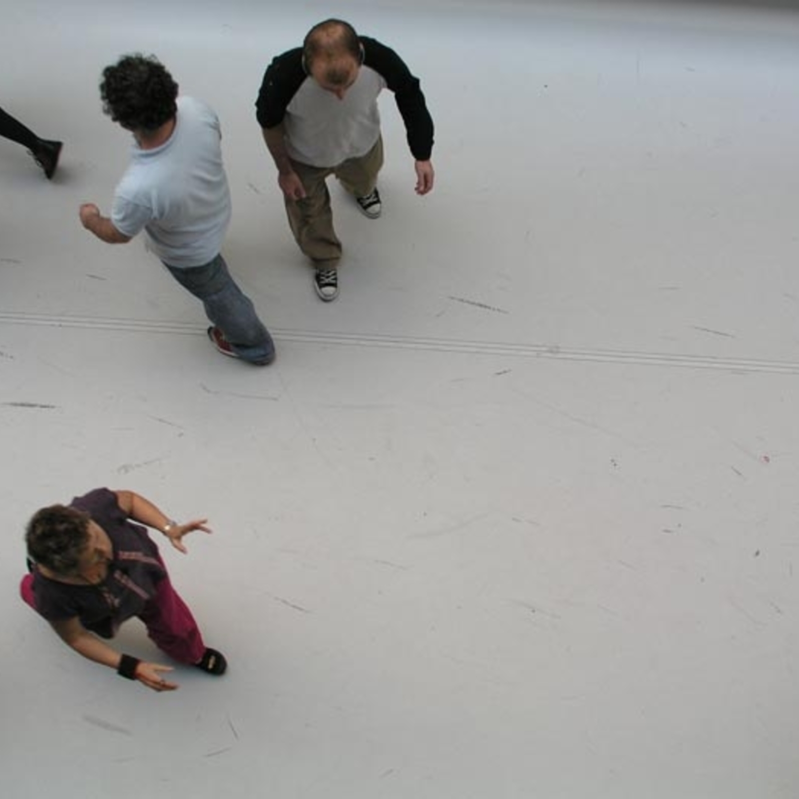 https://lynnbook.s3.amazonaws.com/flat_media/MakingNew_2008_OKZ-Linz_TIworkshopperf_photo13.JPG
