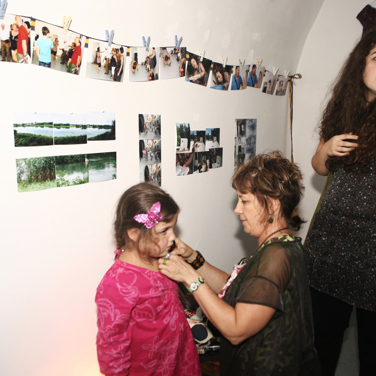 https://lynnbook.s3.amazonaws.com/flat_media/SongSpot_2010_Slovenia-Artstays_installation_photodoc10.jpg