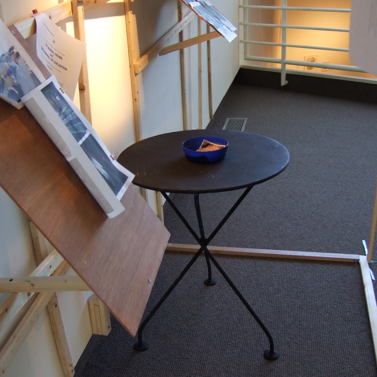 https://lynnbook.s3.amazonaws.com/flat_media/ReNext_2007_WS-SECCA_perf-exhib_exhibitionshots26.jpg
