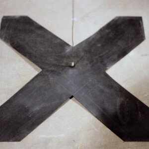 https://lynnbook.s3.amazonaws.com/flat_media/XMarksIt_1981_Mphs-MCA_sculpture_photoslide05.jpg
