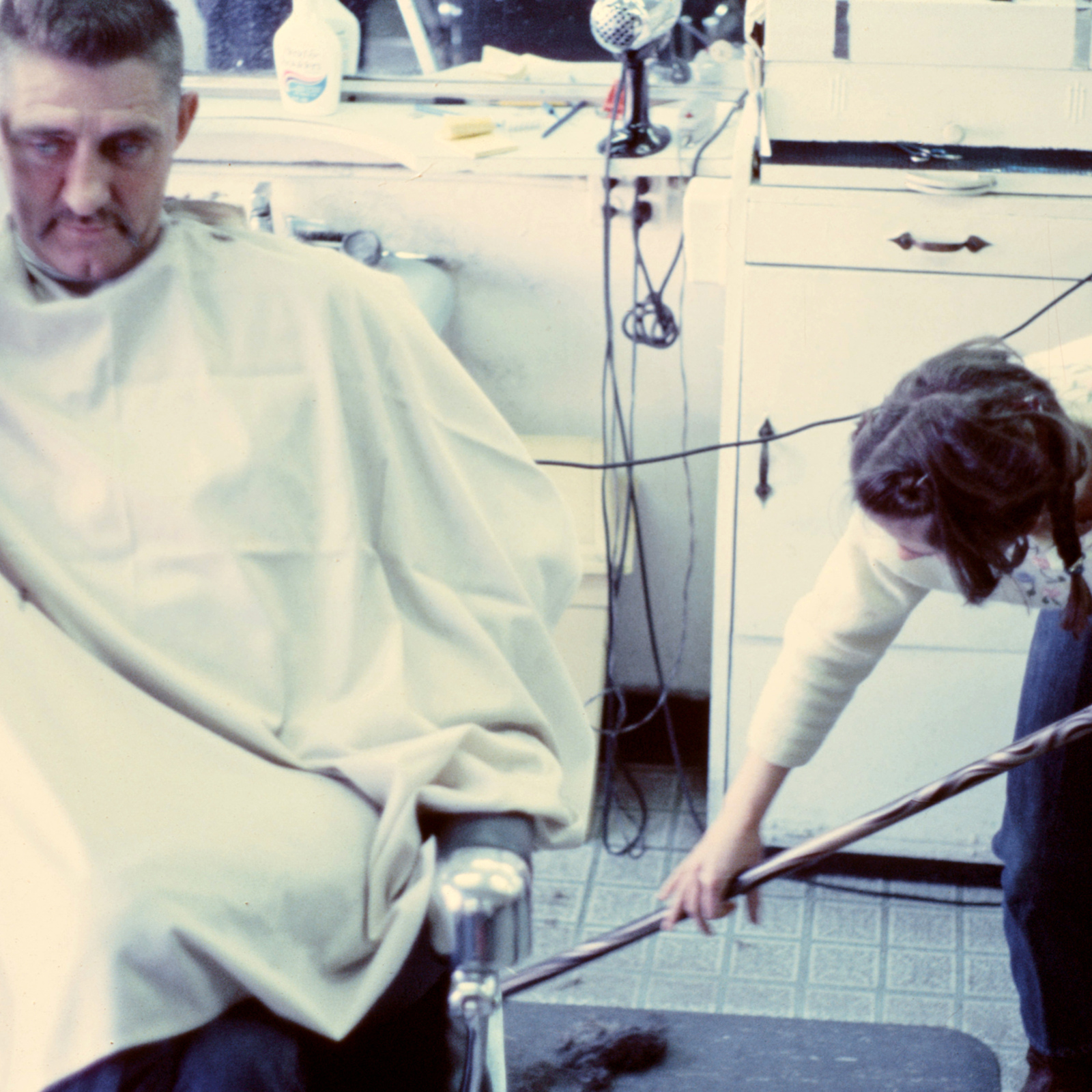 Hair Piece, 1980, Memphis, Memphis College of Art, exhibition installation, process, photo slide 01
