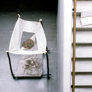 https://lynnbook.s3.amazonaws.com/flat_media/EarlyWorks_Sculpture_BoundtoFall_photoslide03.jpg