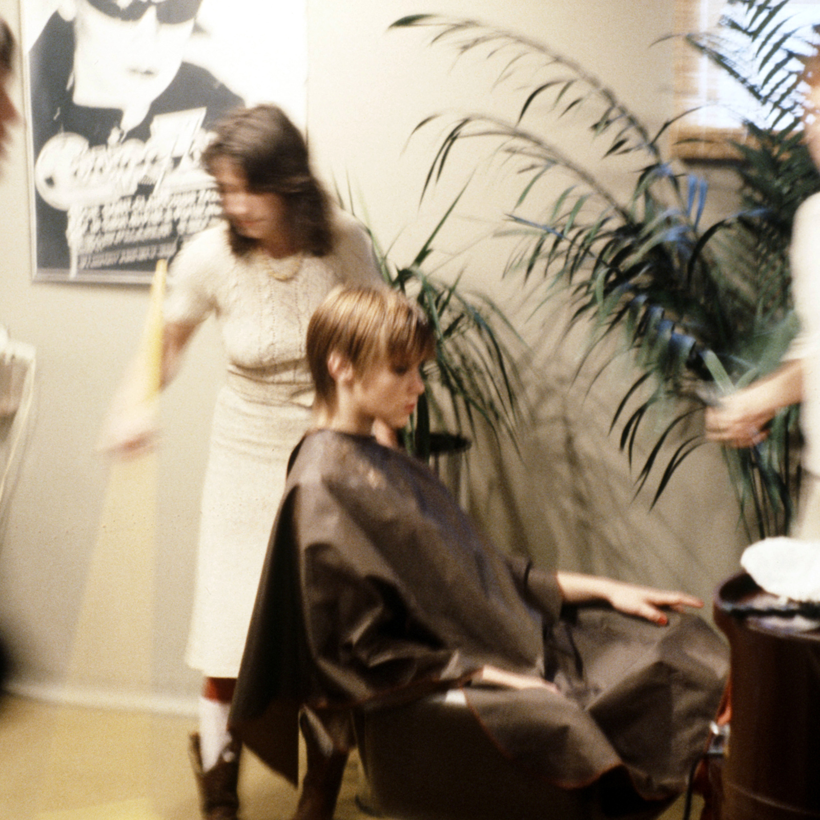 https://lynnbook.s3.amazonaws.com/flat_media/EarlyWorks_PerfArt_HairPiece_Mphs-MAA_multmed_process_photoslide28.jpg