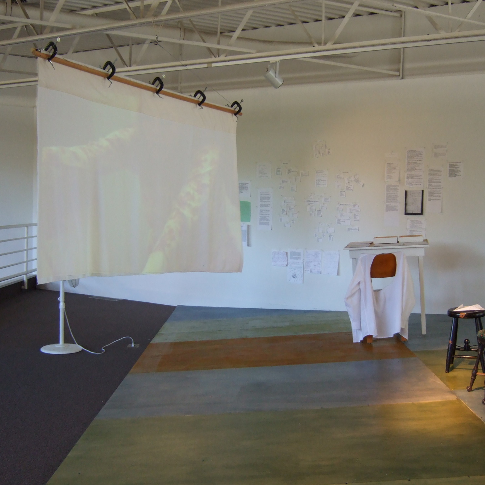 https://lynnbook.s3.amazonaws.com/flat_media/ReNext_2007_WS-SECCA_perf-exhib_exhibitionshots29.jpg
