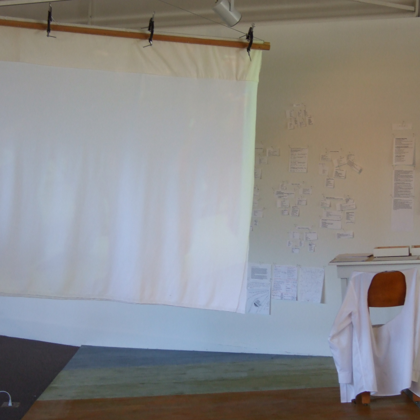 https://lynnbook.s3.amazonaws.com/flat_media/ReNext_2007_WS-SECCA_perf-exhib_exhibitionshots23.jpg