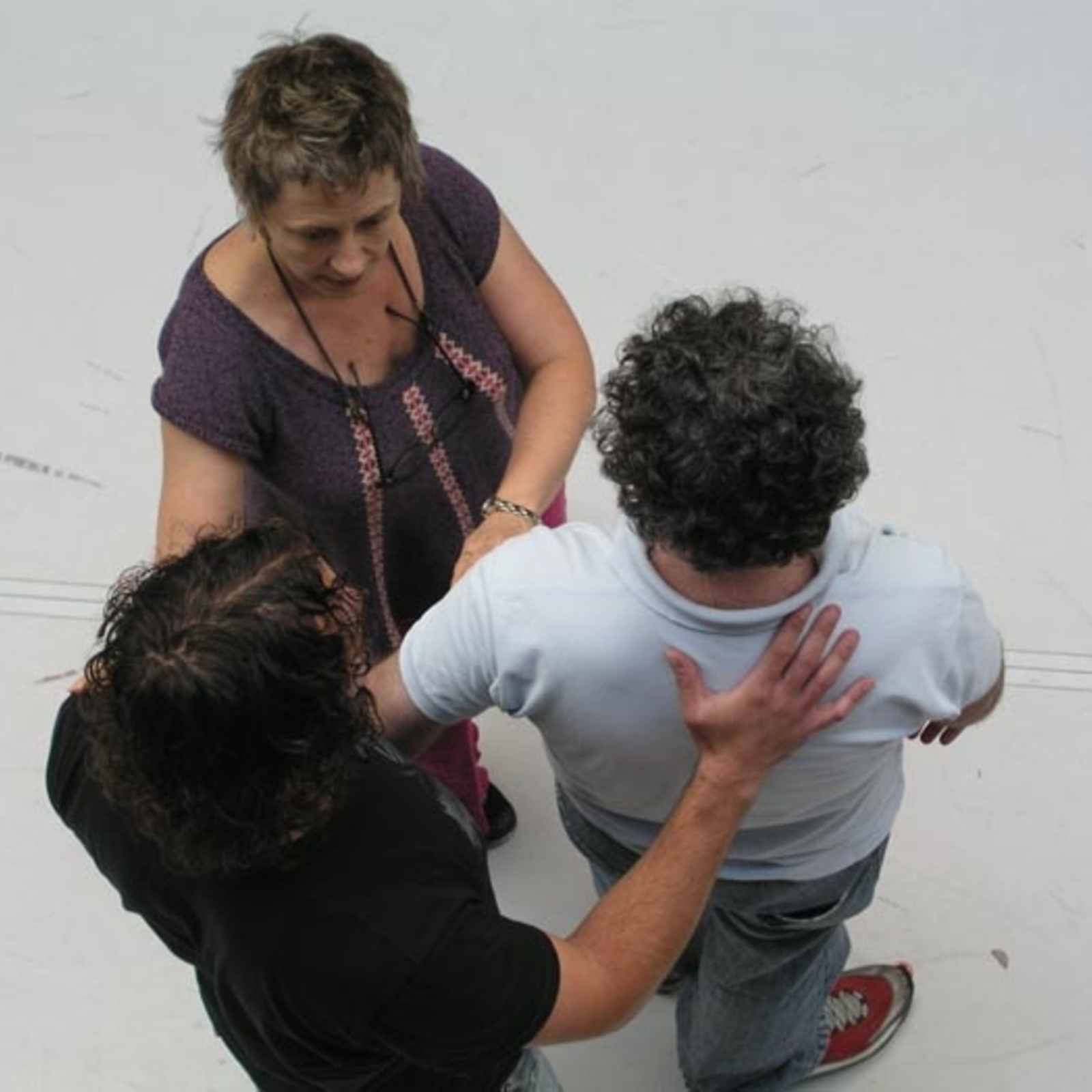 https://lynnbook.s3.amazonaws.com/flat_media/MakingNew_2008_OKZ-Linz_TIworkshopperf_photo10.JPG