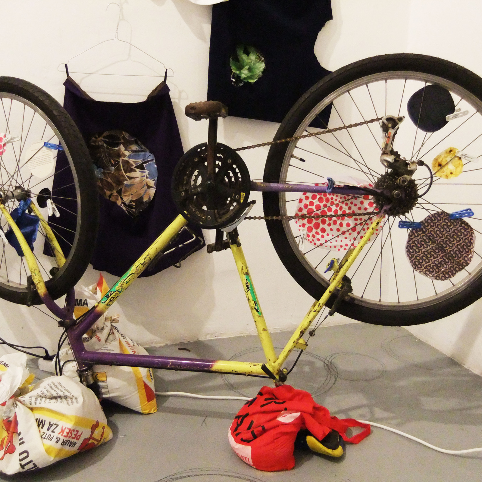https://lynnbook.s3.amazonaws.com/flat_media/SongSpot_2010_Slovenia-Artstays_installation_photodoc06.jpg