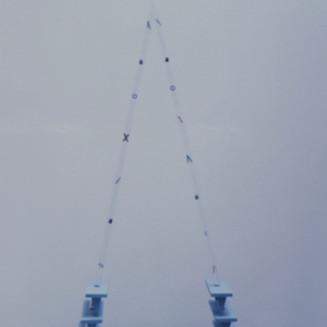 https://lynnbook.s3.amazonaws.com/flat_media/EarlyWorks_Sculpture_SuspendedStates_photoslide01.jpg