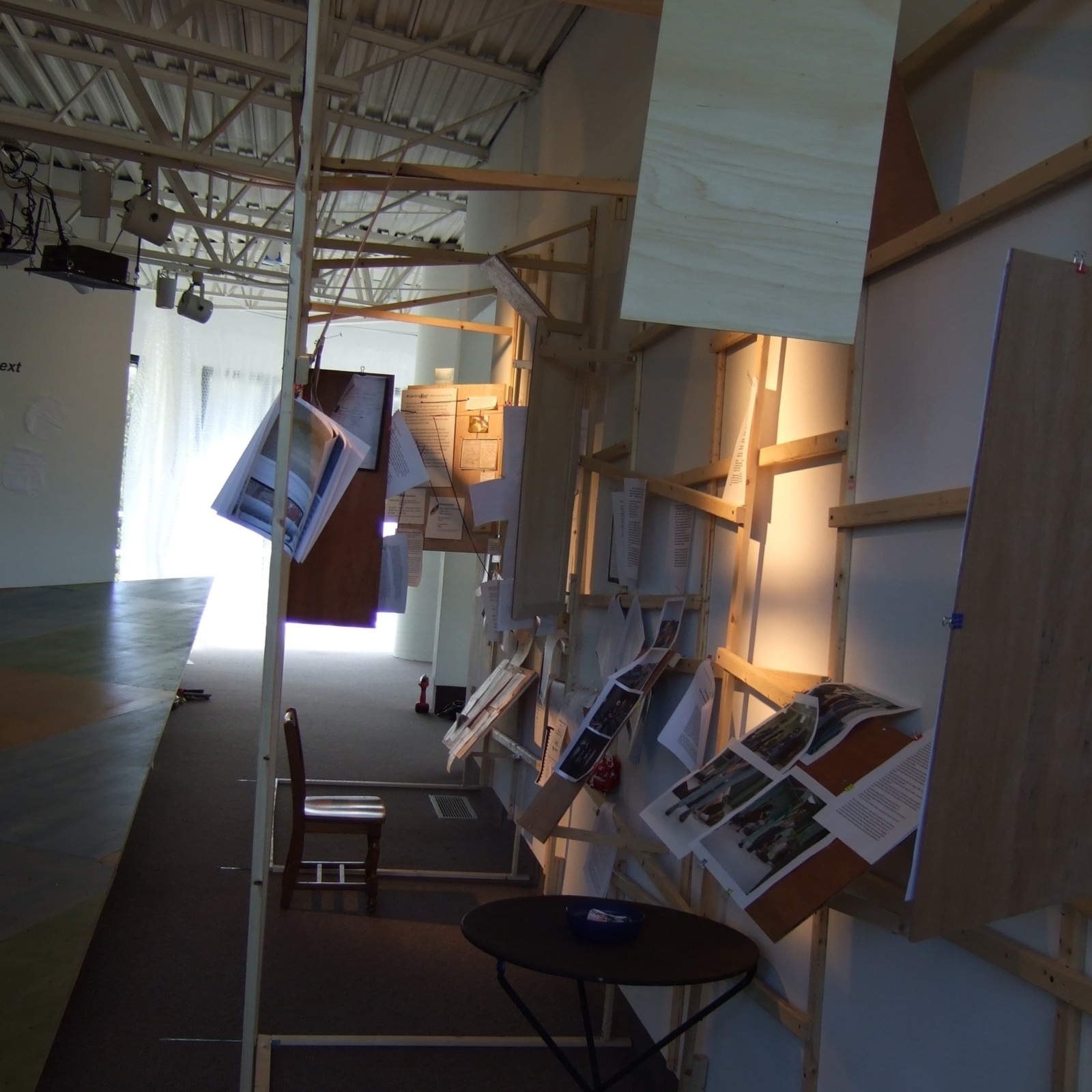 https://lynnbook.s3.amazonaws.com/flat_media/ReNext_2007_WS-SECCA_perf-exhib_exhibitionshots04.jpg