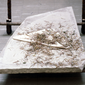 https://lynnbook.s3.amazonaws.com/flat_media/EarlyWorks_Sculpture_BoundtoFall_photoslide06.jpg