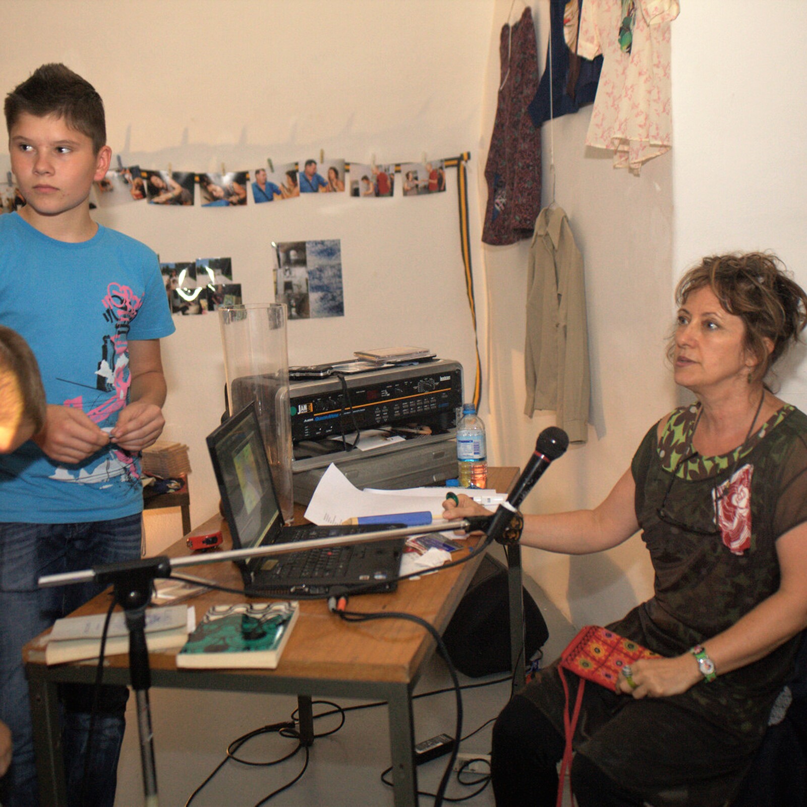 https://lynnbook.s3.amazonaws.com/flat_media/SongSpot_2010_Slovenia-Artstays_multperf_fin_photodoc04.jpg
