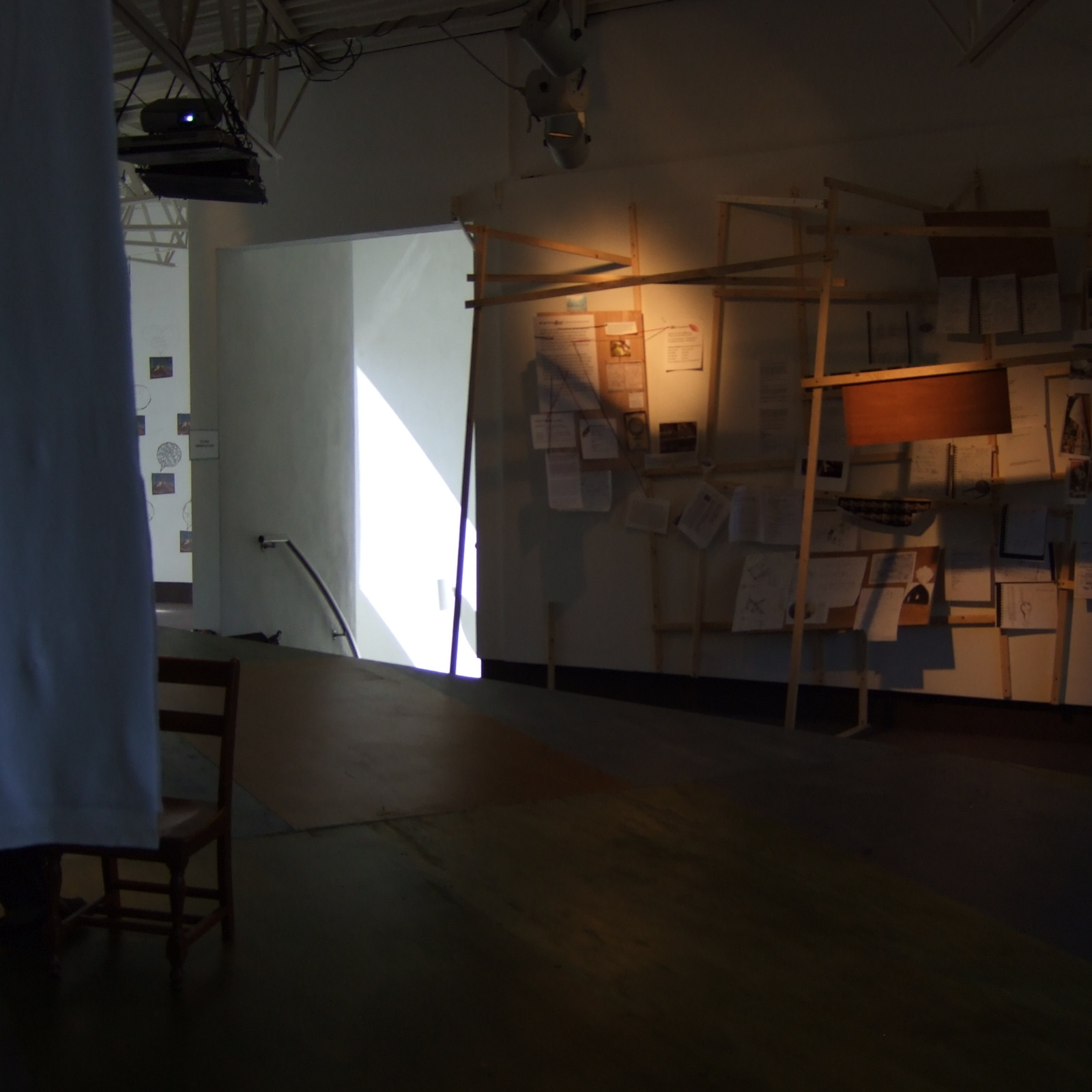 https://lynnbook.s3.amazonaws.com/flat_media/ReNext_2007_WS-SECCA_perf-exhib_exhibitionshots01.jpg