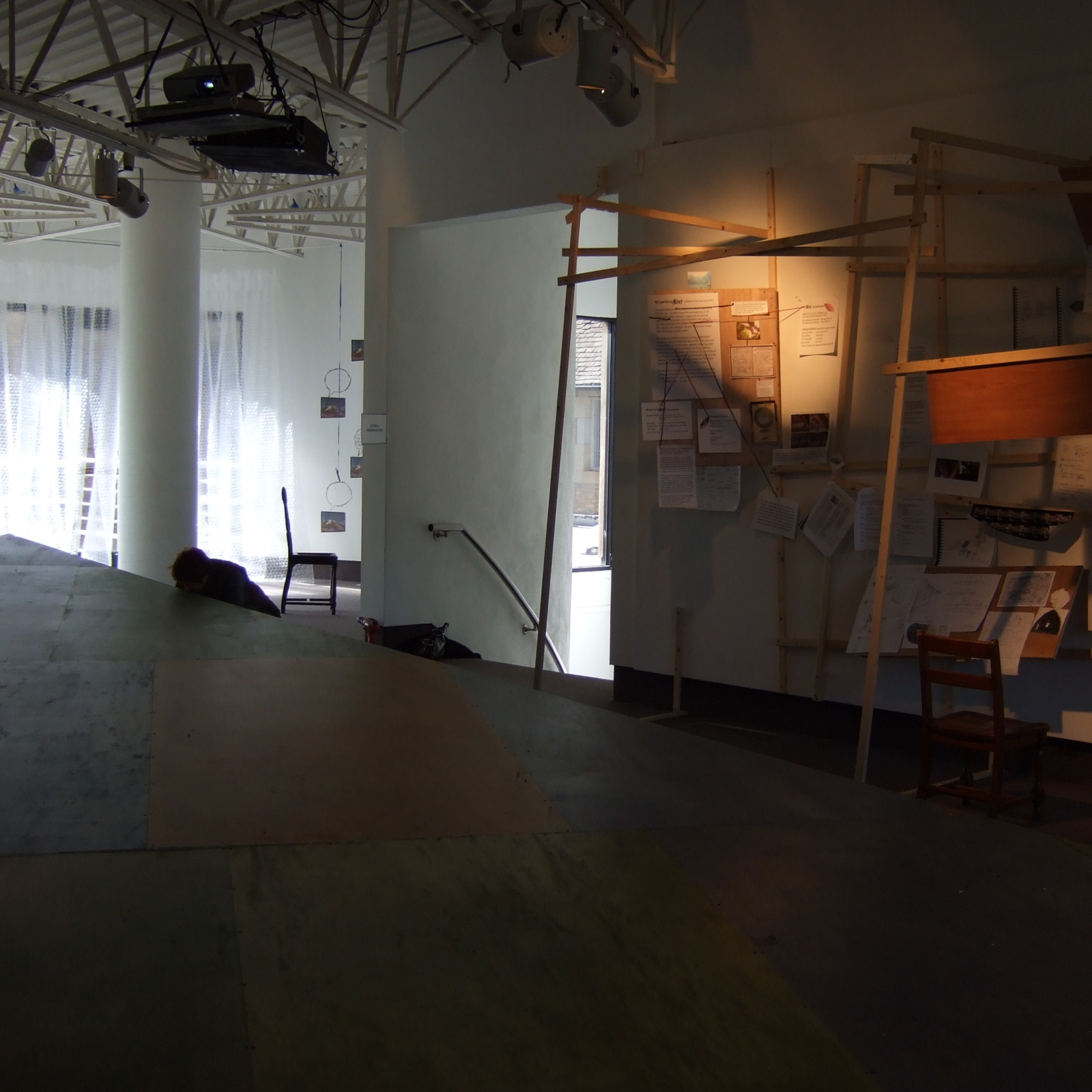 https://lynnbook.s3.amazonaws.com/flat_media/ReNext_2007_WS-SECCA_perf-exhib_exhibitionshots03.jpg