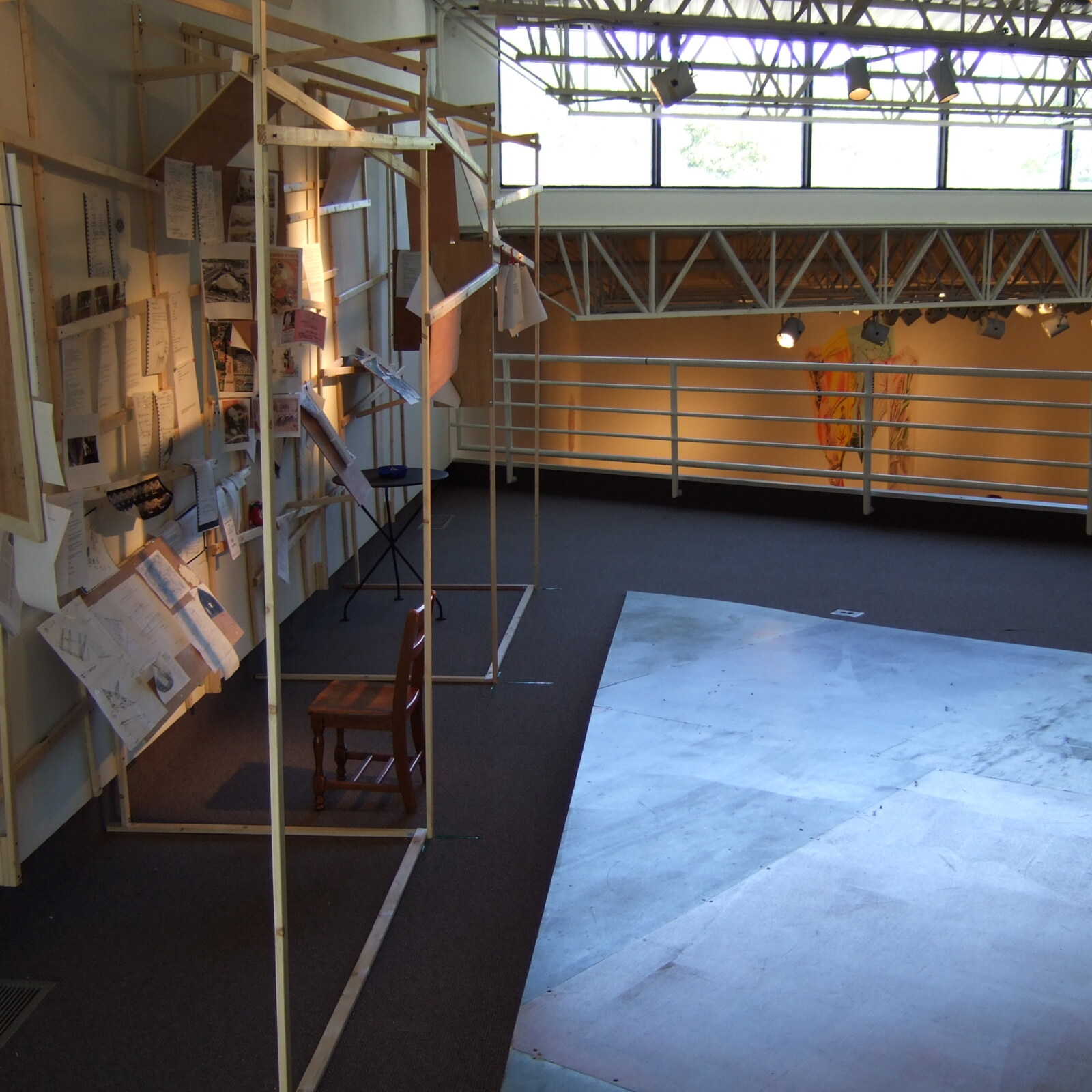 https://lynnbook.s3.amazonaws.com/flat_media/ReNext_2007_WS-SECCA_perf-exhib_exhibitionshots09.jpg