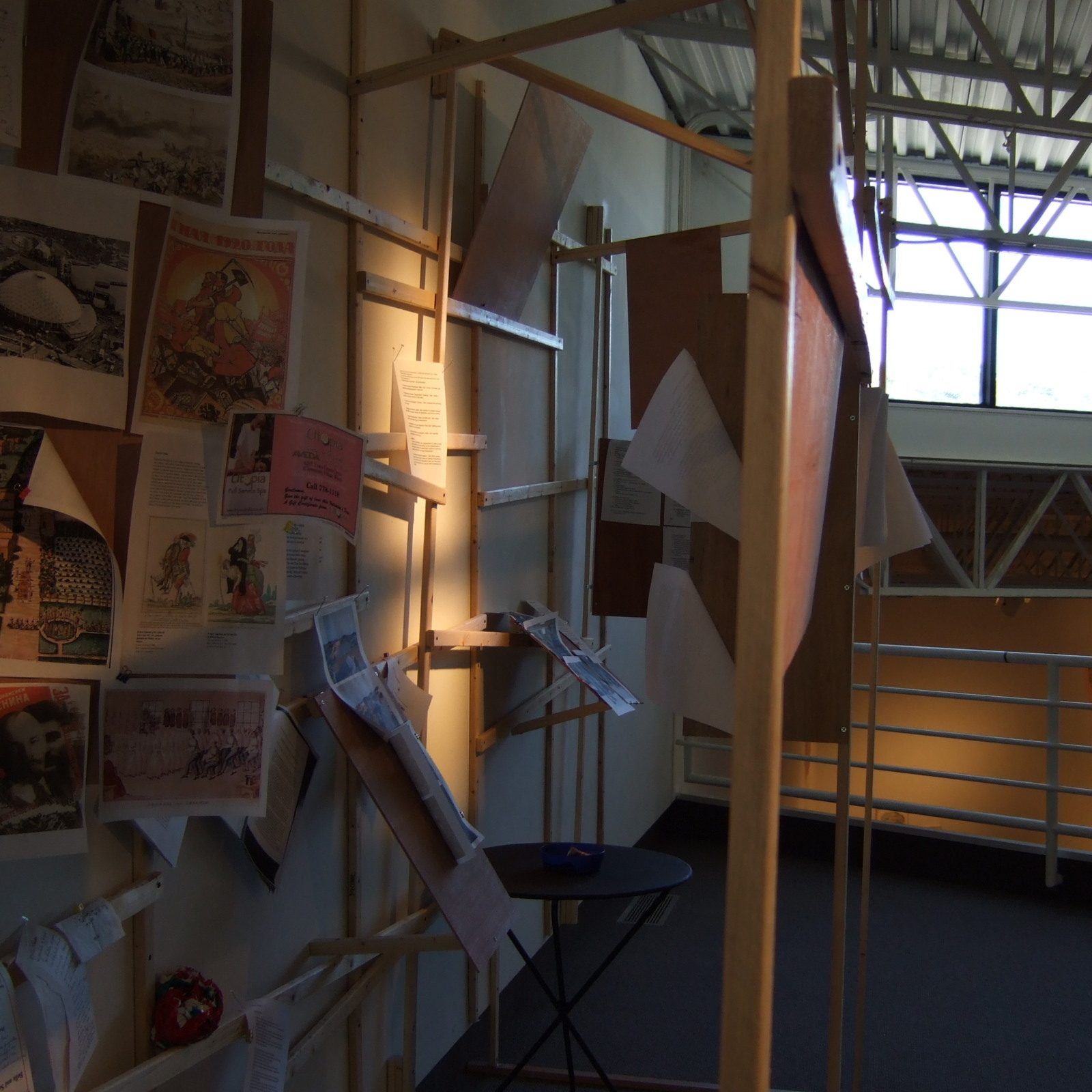 https://lynnbook.s3.amazonaws.com/flat_media/ReNext_2007_WS-SECCA_perf-exhib_exhibitionshots35.jpg