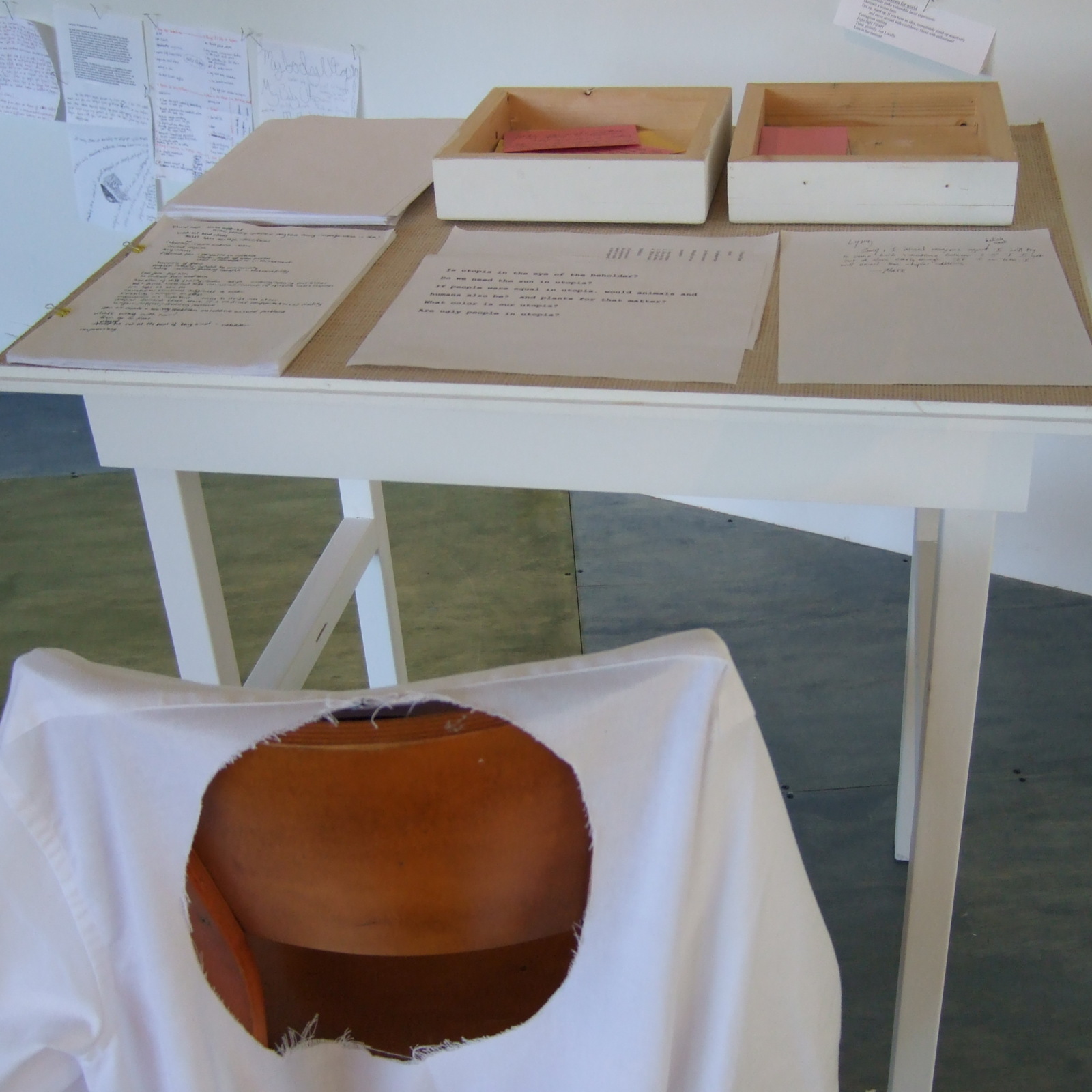 https://lynnbook.s3.amazonaws.com/flat_media/ReNext_2007_WS-SECCA_perf-exhib_exhibitionshots49.jpg